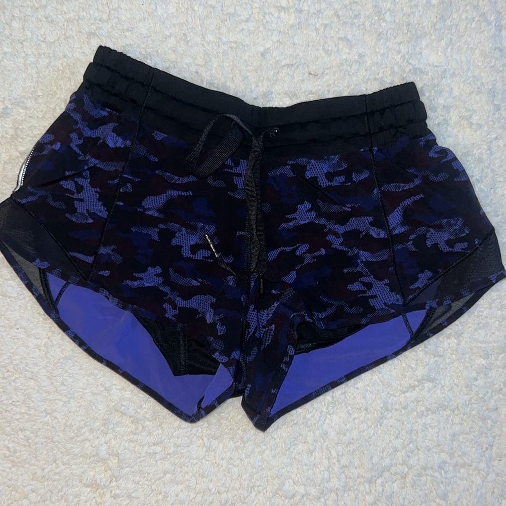 Lululemon Hotty Hot Low Rise 2.5” - Picture 6 of 7